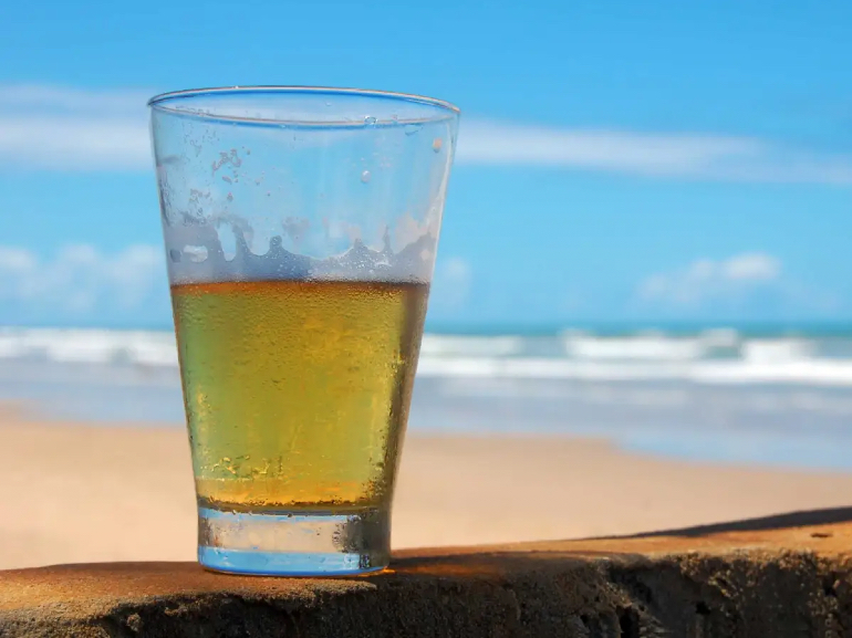 birra-sulla-spiaggia.jpg