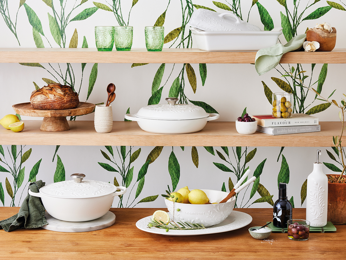 come apparecchiare tavola cene estive le creuset OLIVE