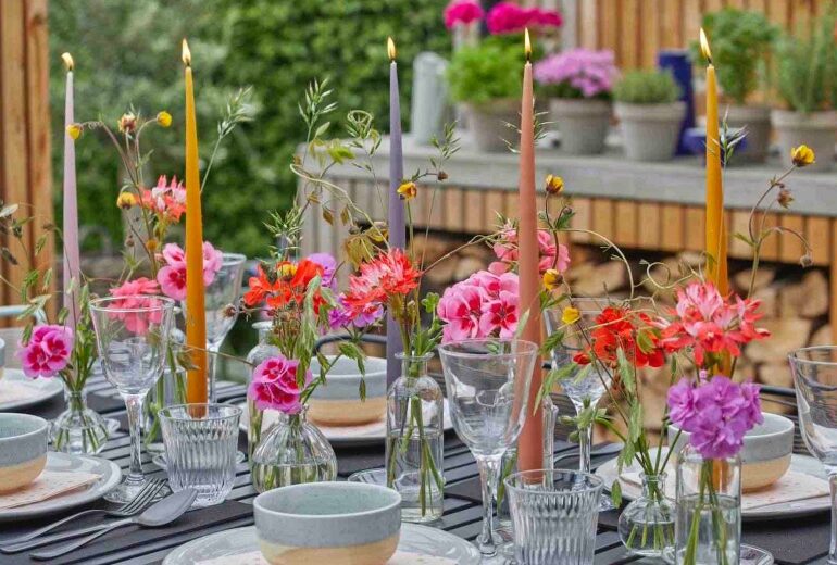 Come decorare la tavola estiva con i gerani