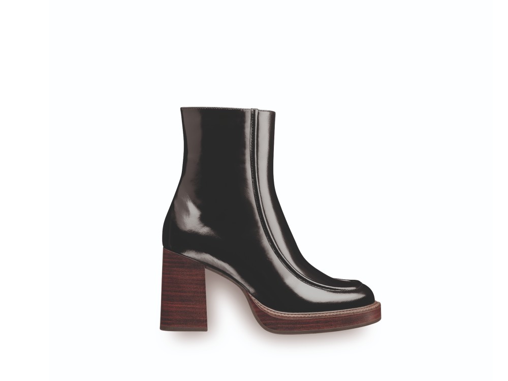 OK Tamaris_25318_001_seite_HW22