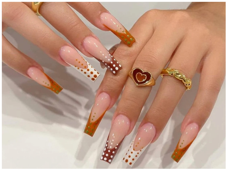 dot manicure unghie pois tendenze nail art autunno inverno 2022 2023 cover mobile