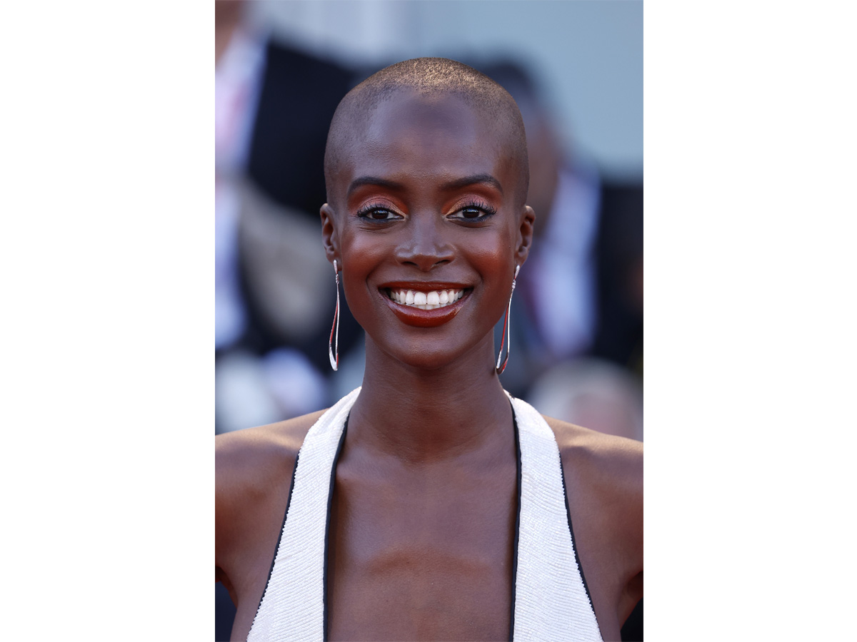 festival-venezia-2022-tutti-migliori-beauty-look-red-carpet-star-30