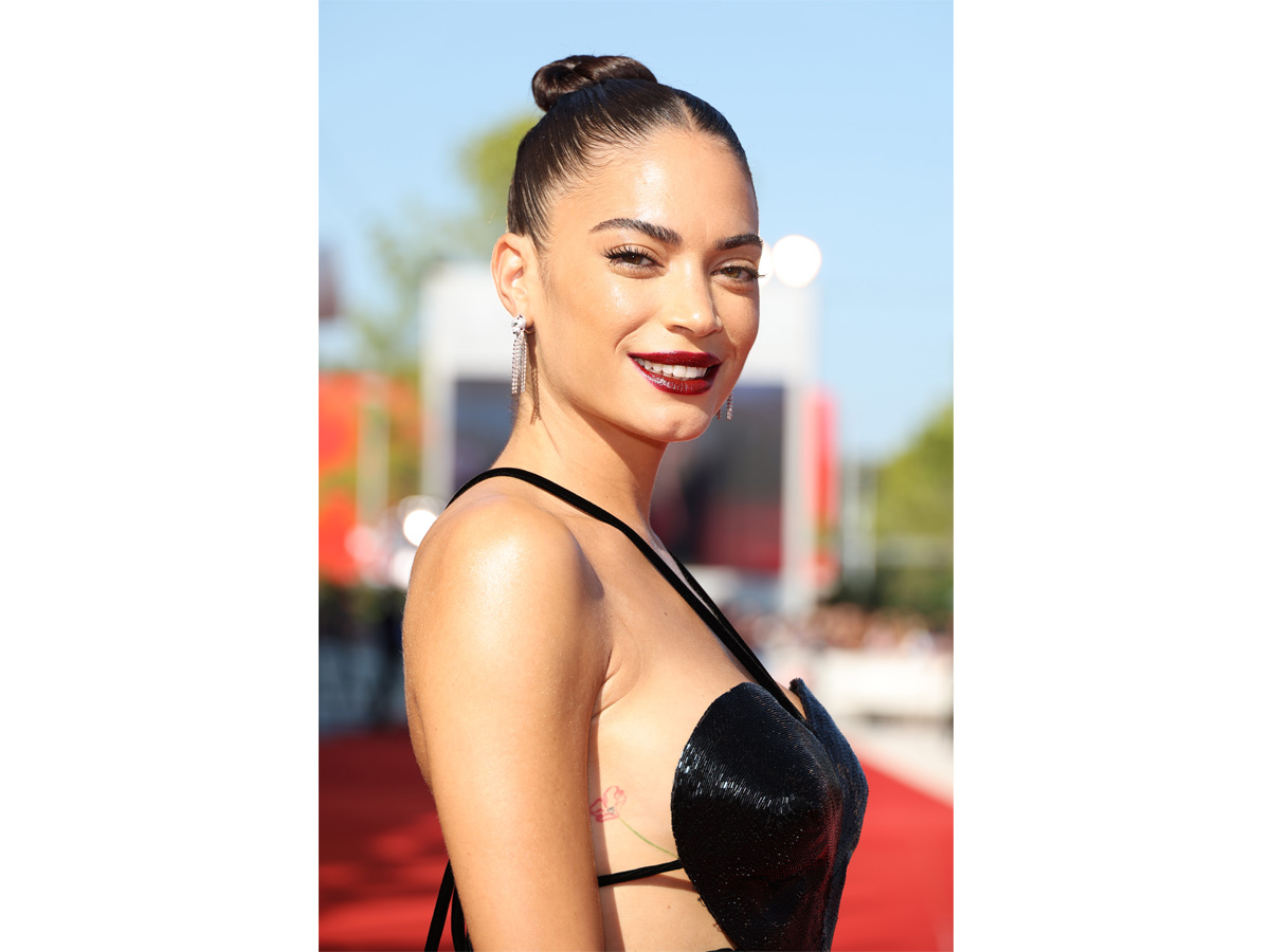 festival-venezia-2022-tutti-migliori-beauty-look-red-carpet-star-43