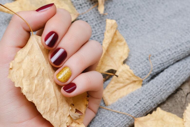 L’autunno in punta di dita: tutti i colori da esplorare tra french manicure e nail art estrose