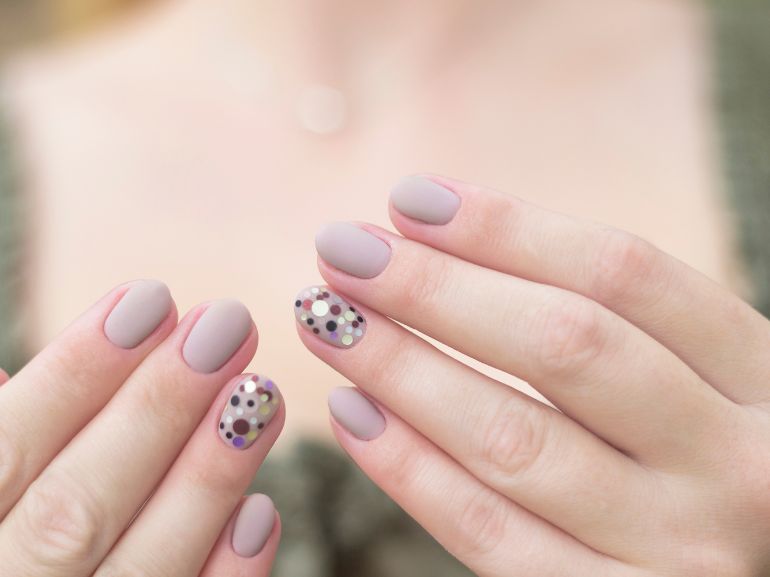 mobile unghie opache