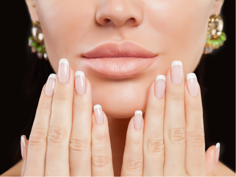 french manicure opaca nail art sofisticata autunno inverno 2022 2023 cover mobile