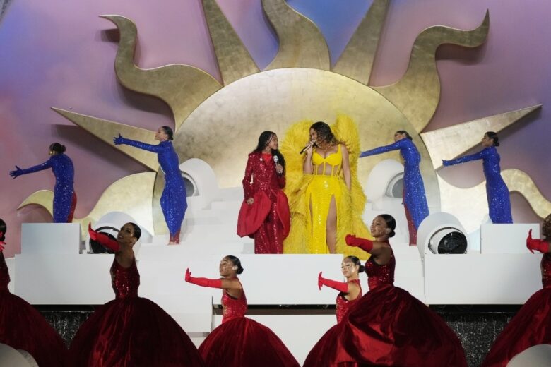 Blue Ivy sale sul palco con mamma Beyoncé per cantare insieme