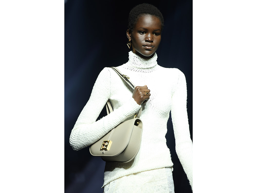 fendi-fw23-24-sfilata-fashion-show-runway-4