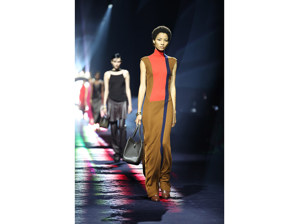 fendi-fw23-24-sfilata-fashion-show-runway-8