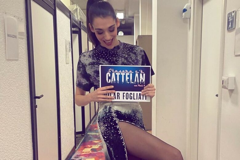 Pilar Fogliati e l’abito in velluto tie dye perfetto per  brillare