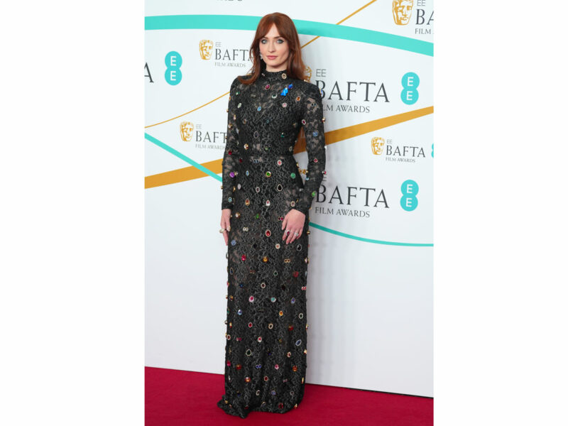 sophie-turner-in-louis-vuitton-bafta