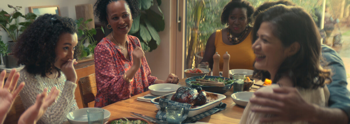 TENA-Women-LastLonelyMenopause-Campaign-Still-MumDaughter-Dinner-Party