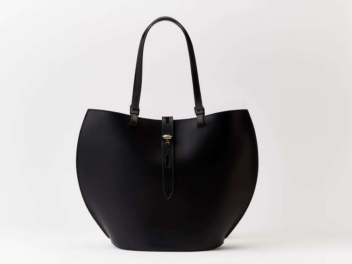 Unica-Furla-Earth-Limited-Edition_Black-Maxi_ph-courtesy-Furla