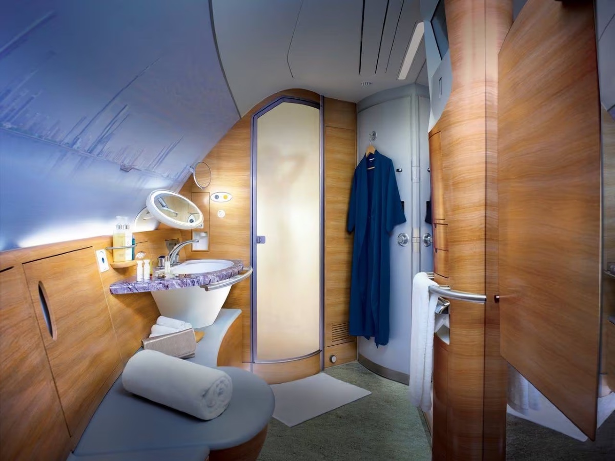 Emirates-a380-shower-spa-w1280x960.jpg.