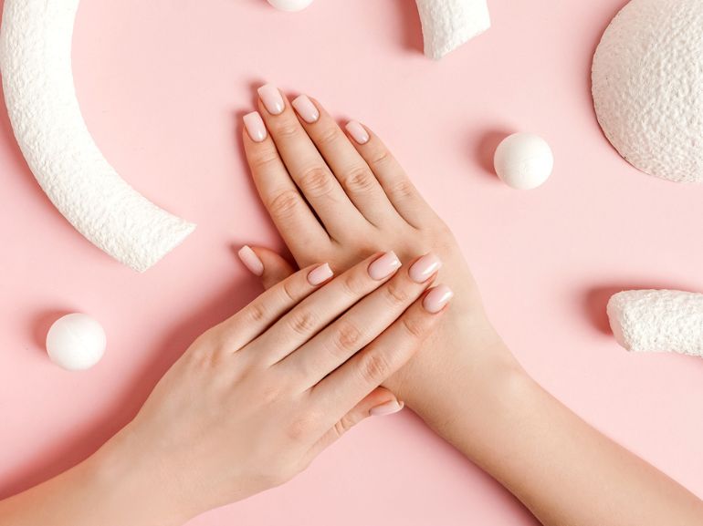 mobile unghie color latte