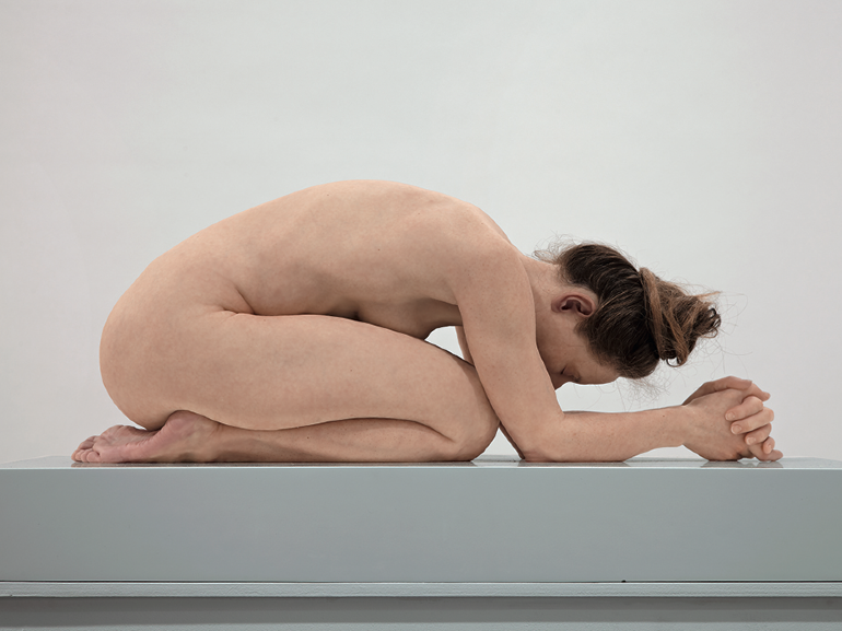 01_Sam Jinks, ‘Untitled (Kneeling Woman) Sembra vivo