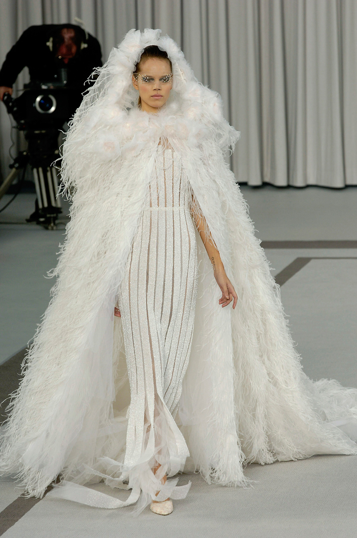 Chanel-fashion-show-as-part-of-Spring-_-Summer-2007-Haute-Couture