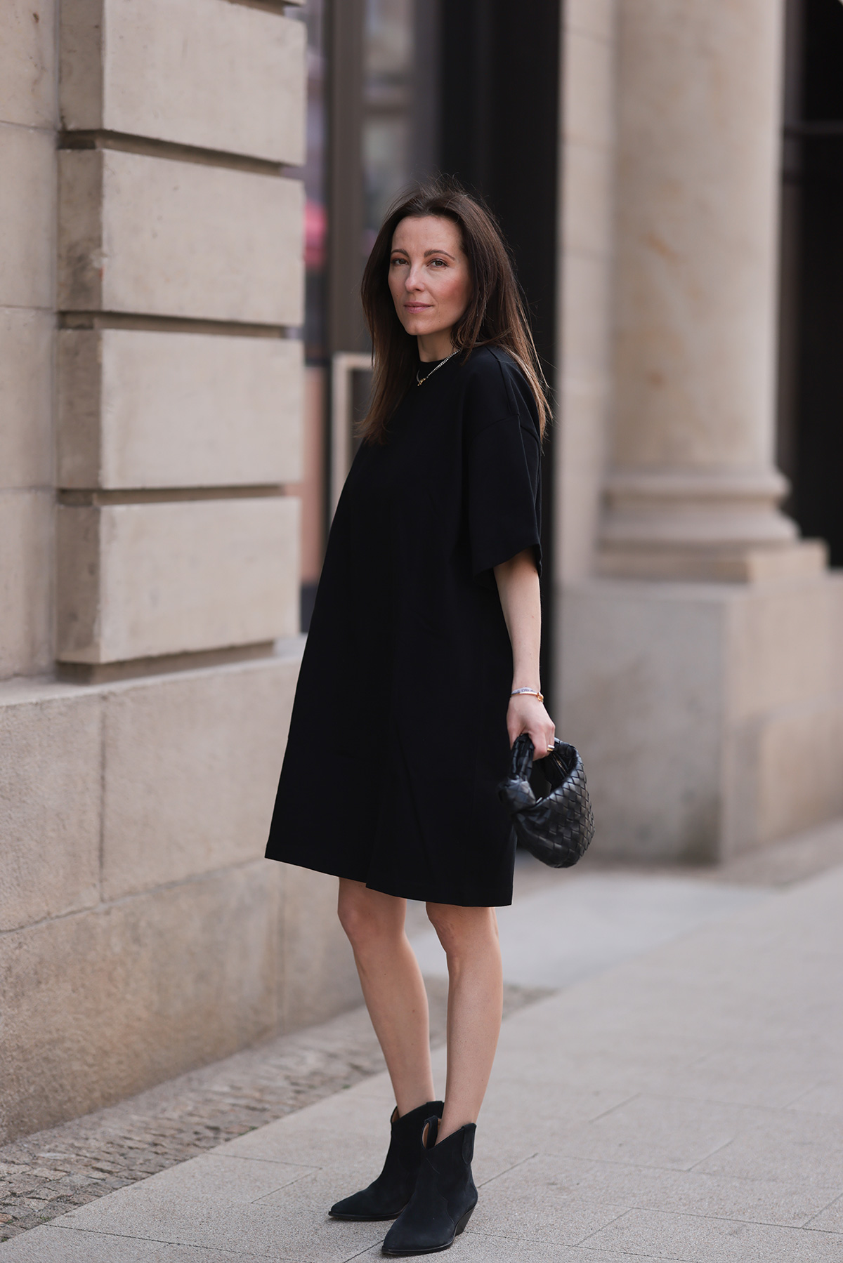 Elise-Seitz-seen-wearing-Hey-Soho-black-shirt-dress