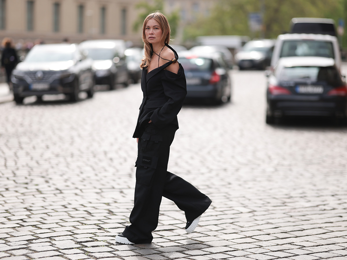 Nadine-Berneis-seen-wearing-Jacquemus-asymmetric-black-oversized-blazer