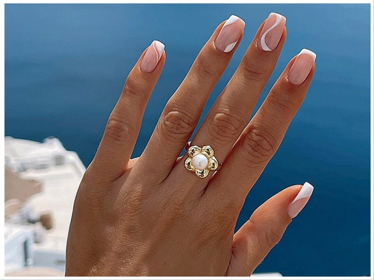 french manicure estate 2023 bellissime unghie vacanza cover mobile