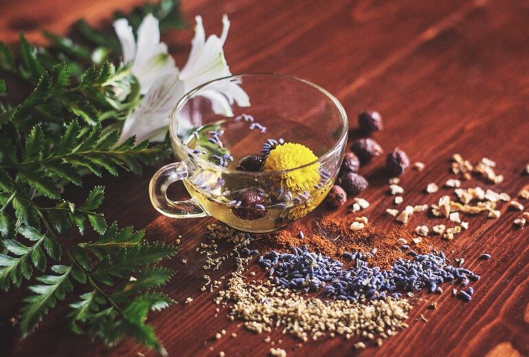 8 tisane detox e drenanti per rimettersi in forma dopo l’estate