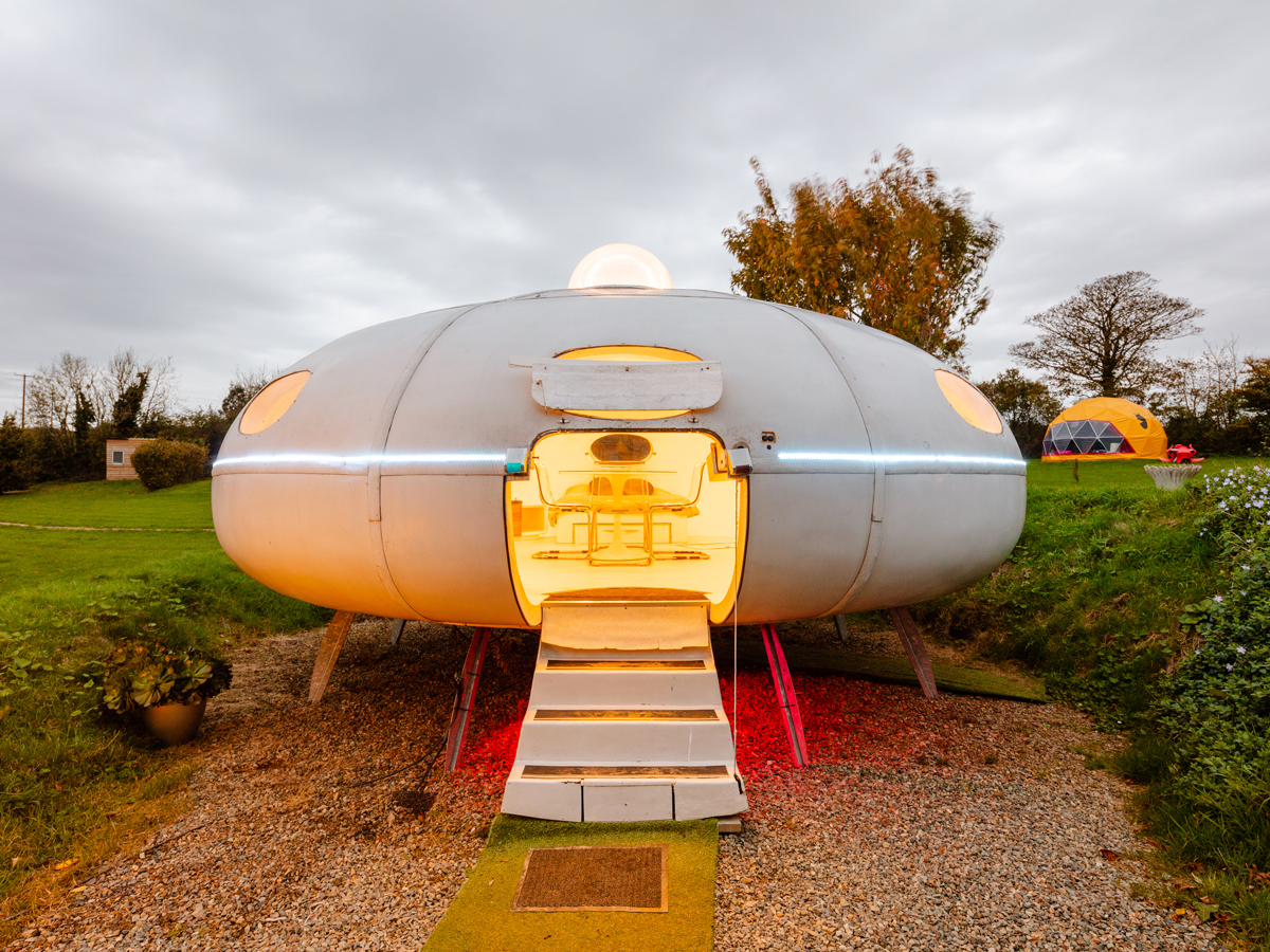 Airbnb_Disco-Volante-Futuristico_Regno-Unito