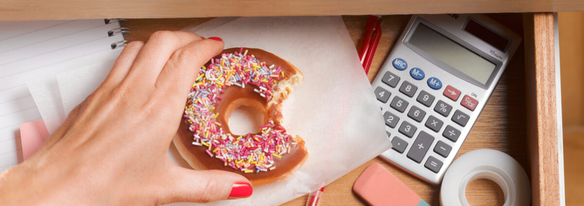 GettyImages-cosa-mangiare-a-merenda-in-ufficio