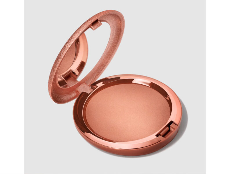 trucco-effetto-abbronzatura-trend-estate-2023-make-up-mac-cosmetics-22