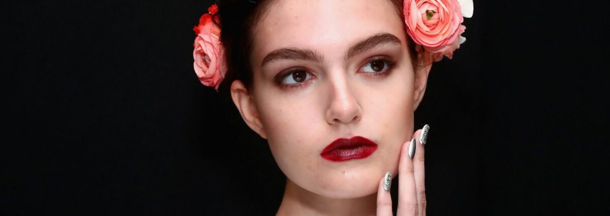 cover silver manicure