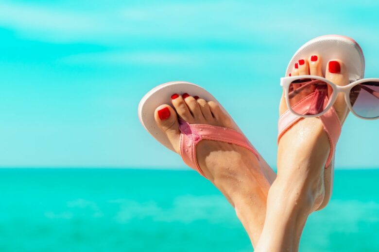 Colori unghie piedi estate 2023: le idee più belle per la pedicure delle vacanze