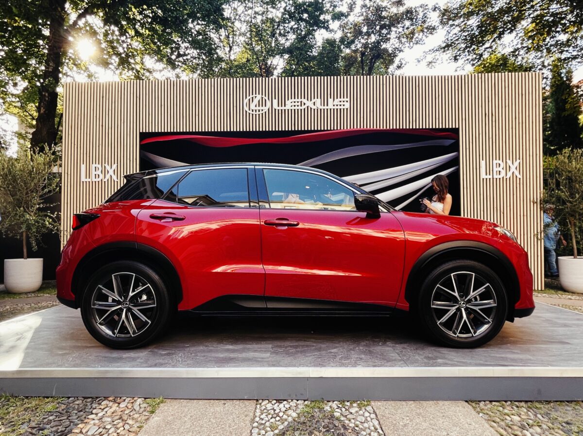 Lexus Car Wash Milano Lancio nuovo SUV LBX (10)