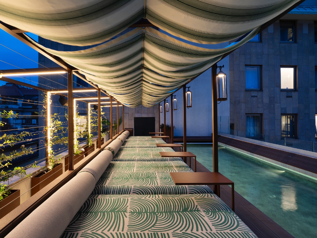 Radisson Colelction Hotel, Santa Sofia Milan_Rooftop Pool_07