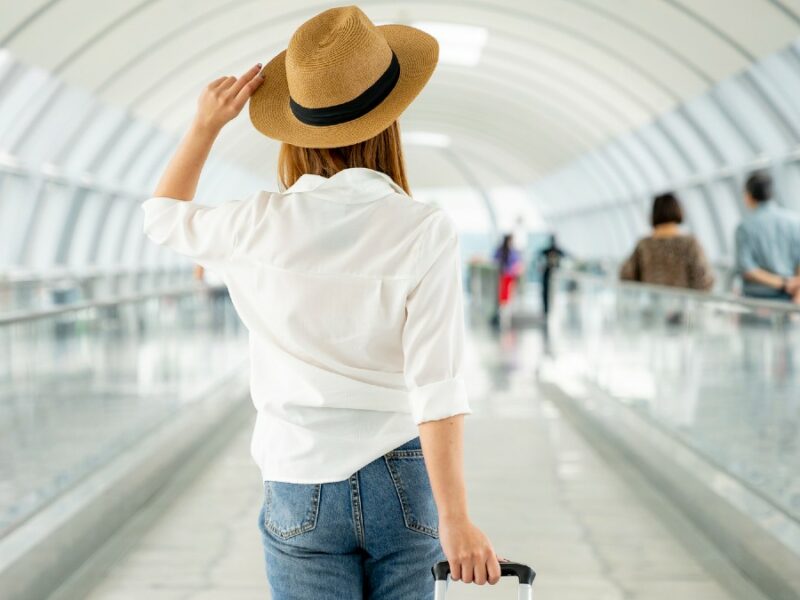 viaggiare aeroporto valigia hero