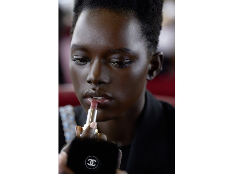 beauty-look-make-up-chanel-sfilata-haute-couture-autunno-inverno-2023-2024-13