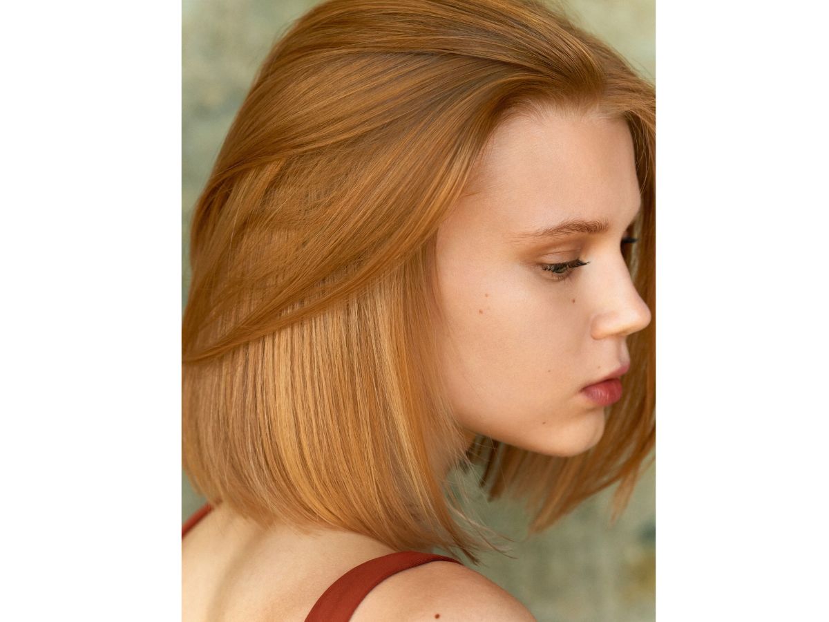 Tagli capelli medi scalati e sfilati lisci