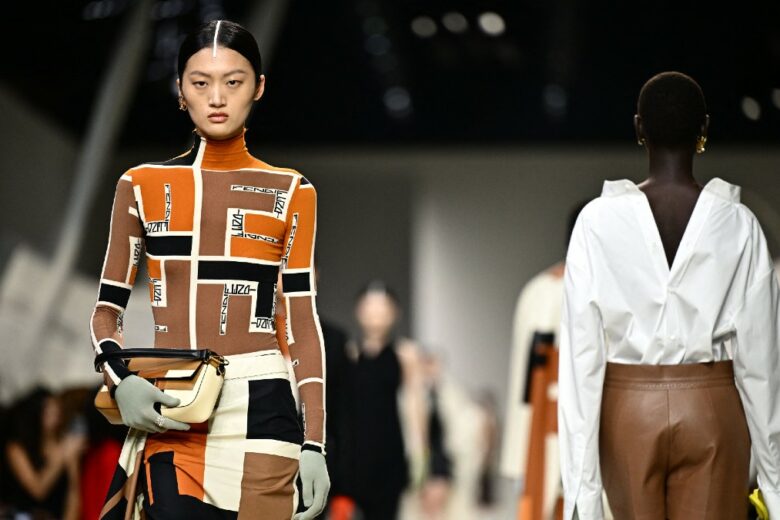 La sfilata Spring Summer 2024 di Fendi è un omaggio alla città eterna, tra sogno e realtà