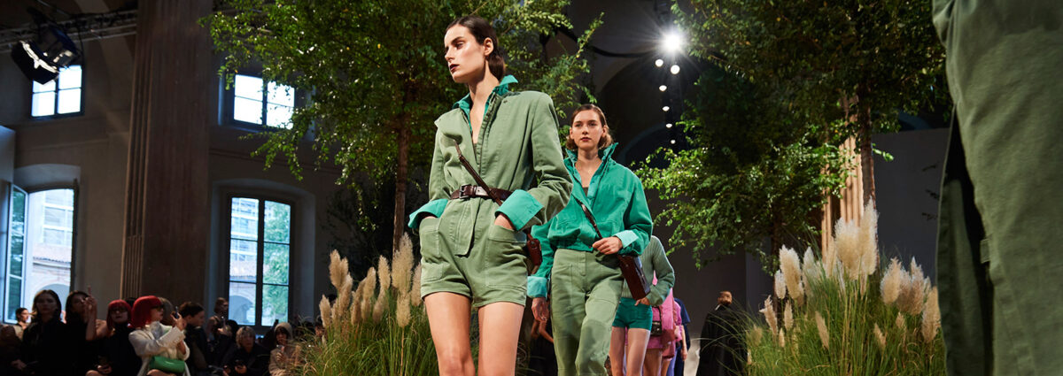 max-mara-sfilata-pe-24-desk