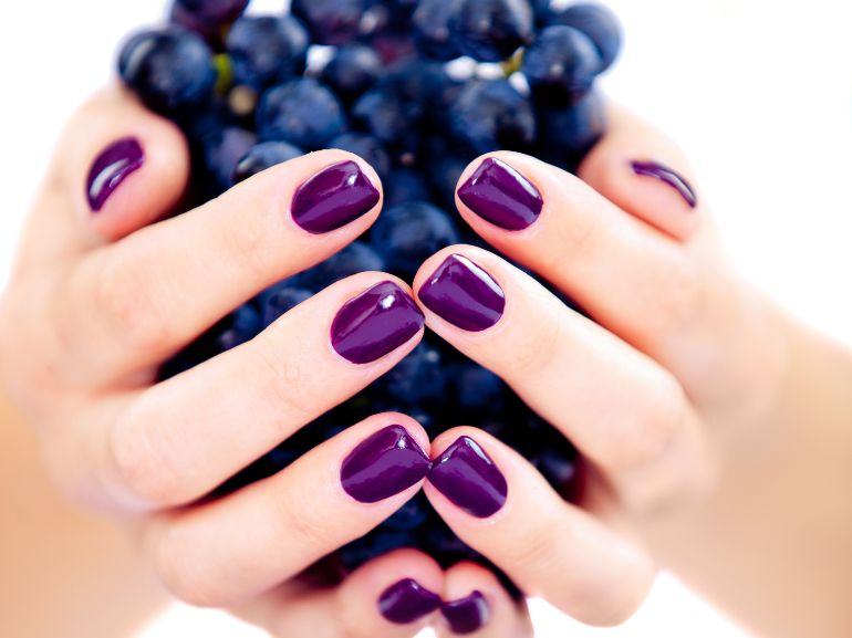 mobile unghie prugna