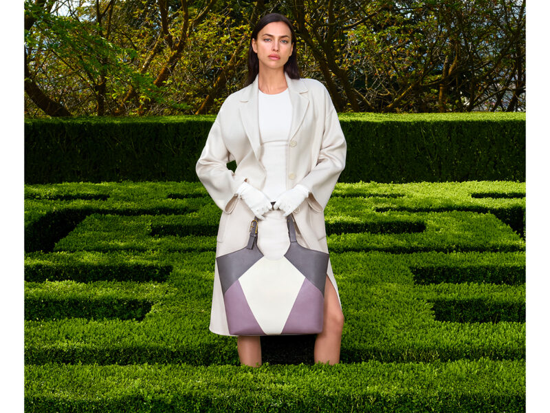 Furla-FallWinter23-ADV-Campaign_Furla-Flow-XL-Tote_Starring-Irina-Shayk_PH-Koto-Bolofo