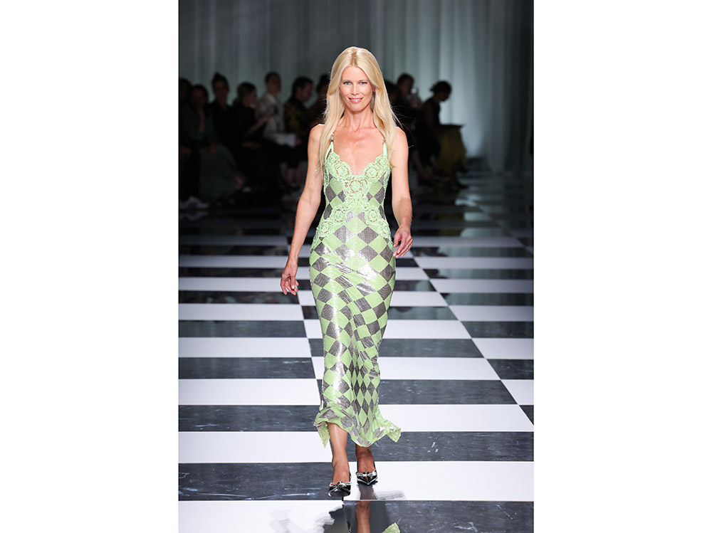 versace-sfilata-pe-23-11