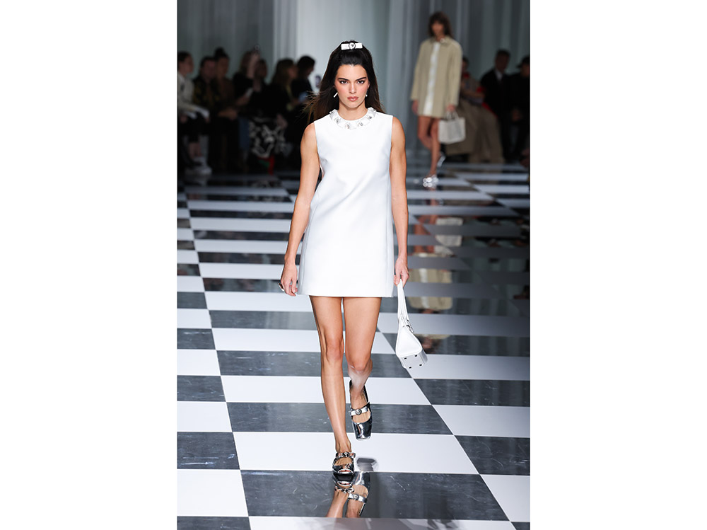 versace-sfilata-pe-23-13