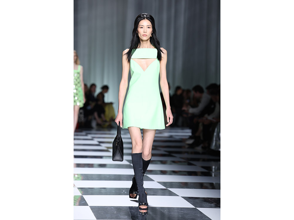 versace-sfilata-pe-23-16