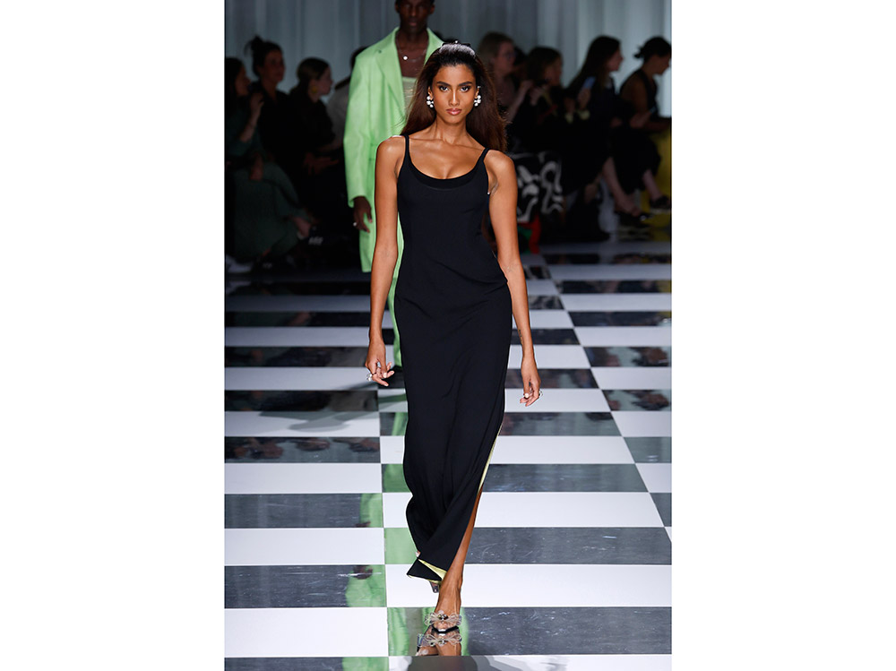 versace-sfilata-pe-23