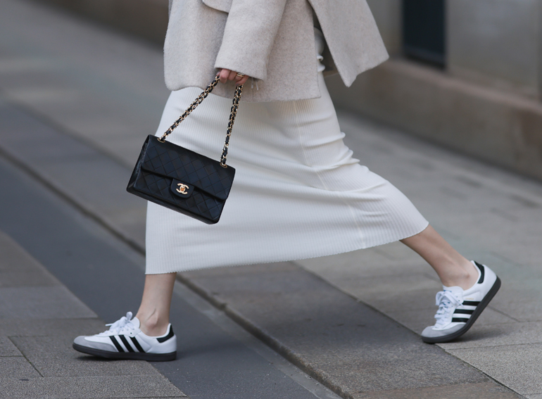 02_MOBILE_SNEAKERS