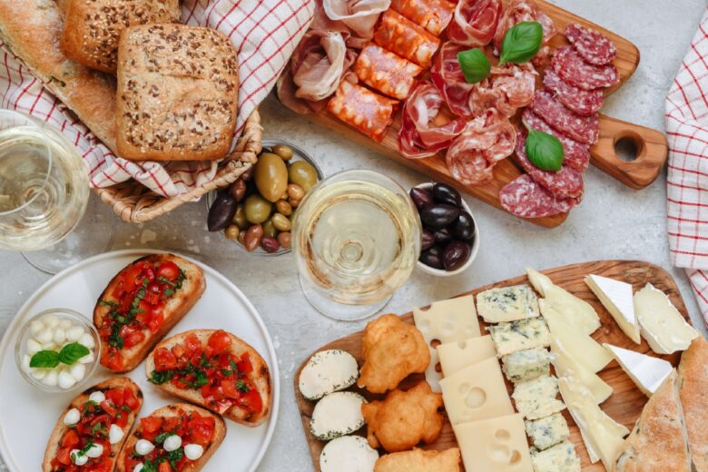 Come organizzare un perfetto aperitivo a casa (alla faccia di apericena e happy hours)