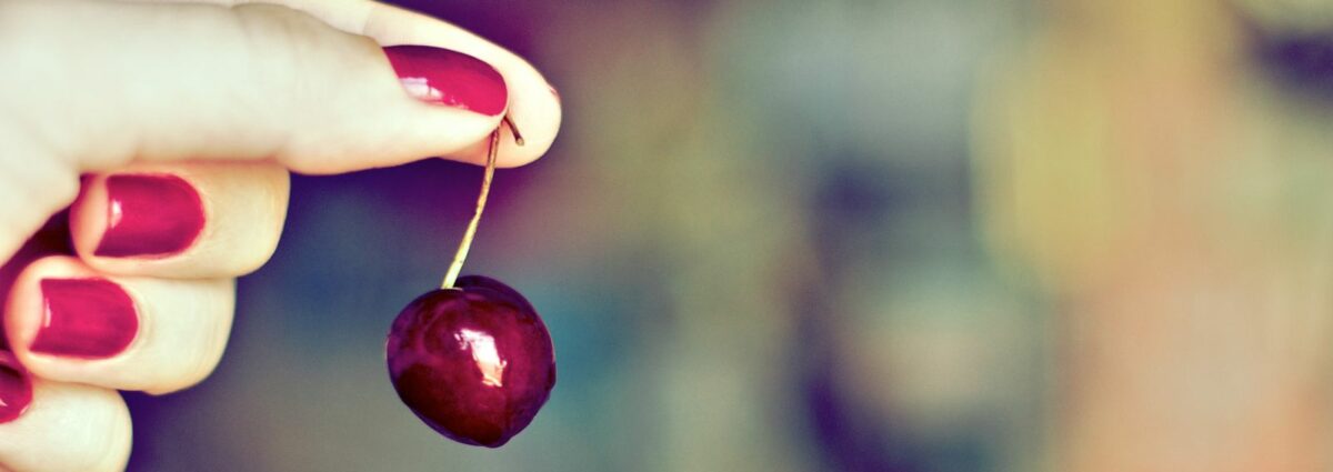 cover unghie rosso ciliegia