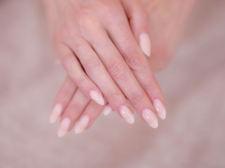 mobile unghie color cipria