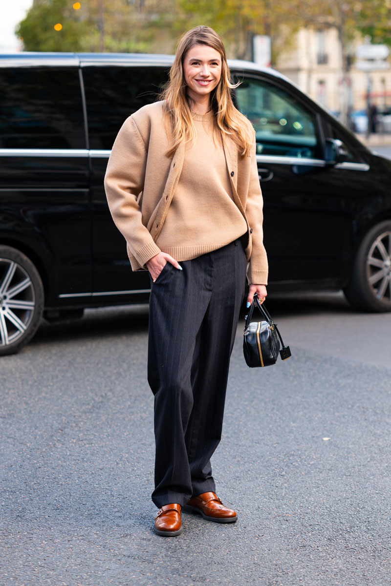 pantaloni-neri-look-miu-miu