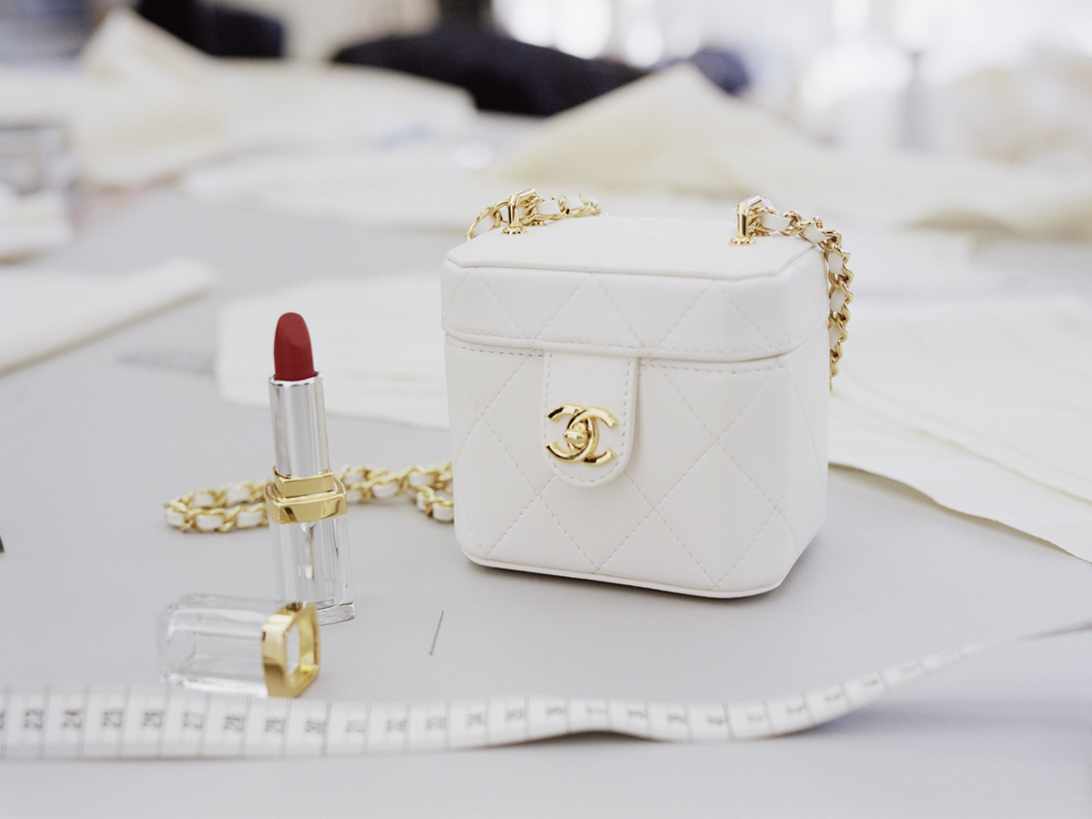 rossetto-in-vetro-chanel-31-le-rouge-03