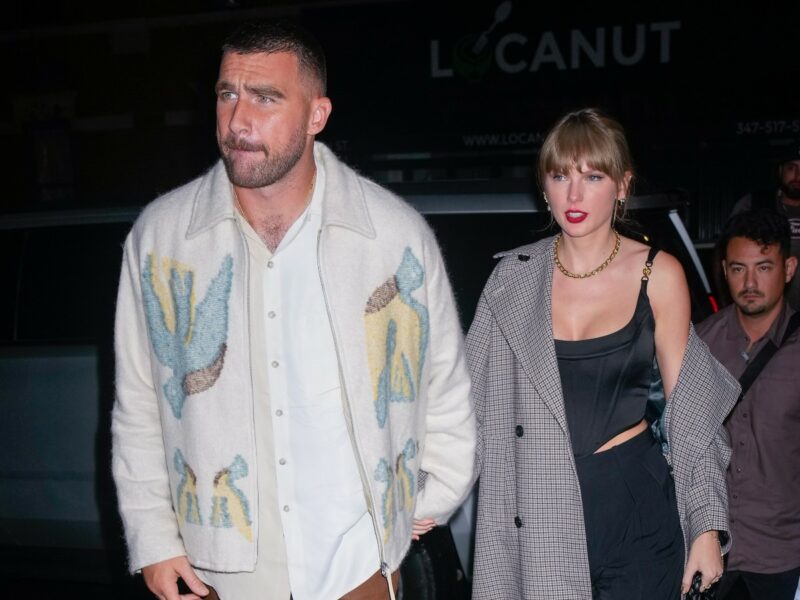 taylor swift travis kelce hero